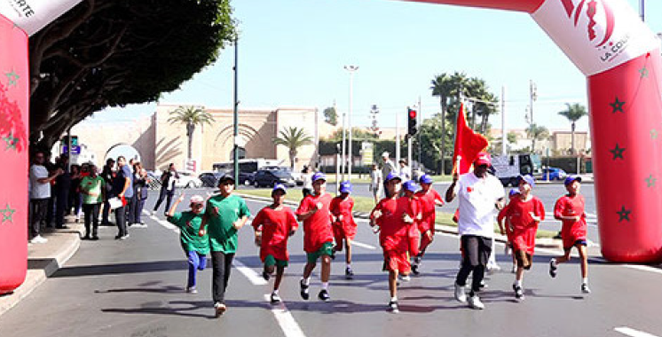 Lancement de la 10ème étape de la course symbolique de relais de la Marche Verte – Aujourd’hui le Maroc Lancement de la 10ème étape de la course symbolique de relais de la Marche Verte – Aujourd’hui le Maroc